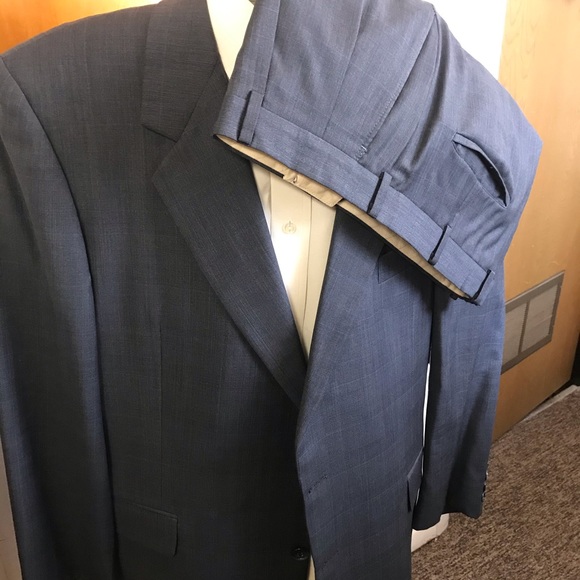 Men’s Suit - Picture 8 of 8